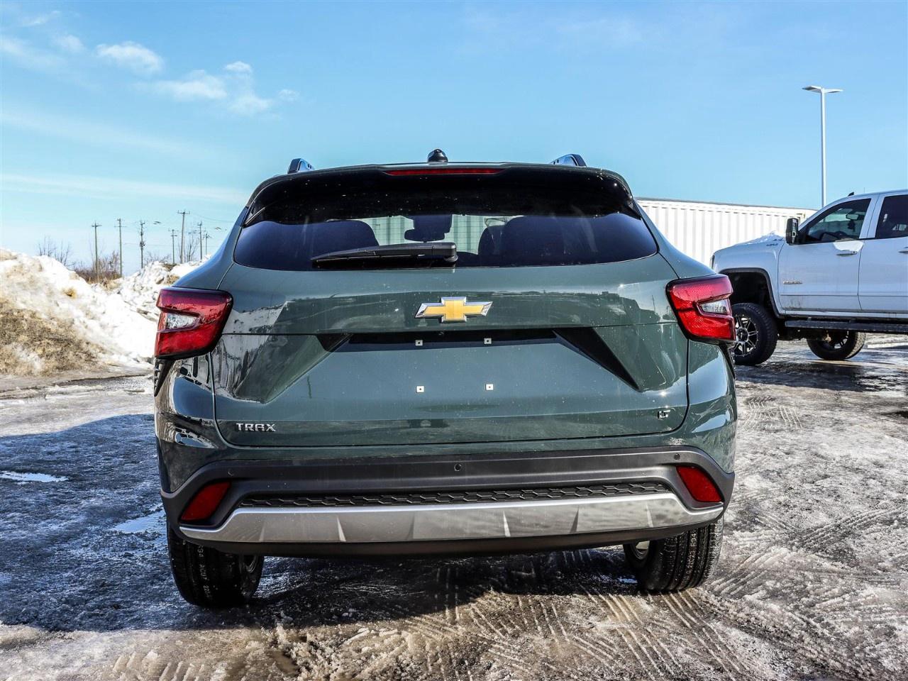 2026 Chevrolet Trax Fwd 4dr Lt Photo3