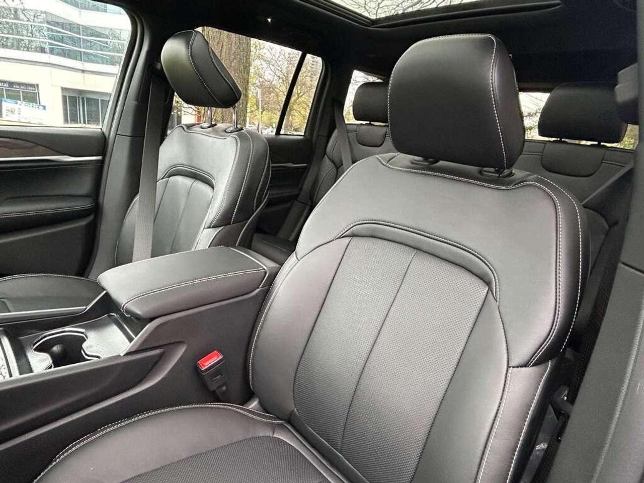 2026 Jeep Grand Cherokee Base 4dr 4x4 Photo