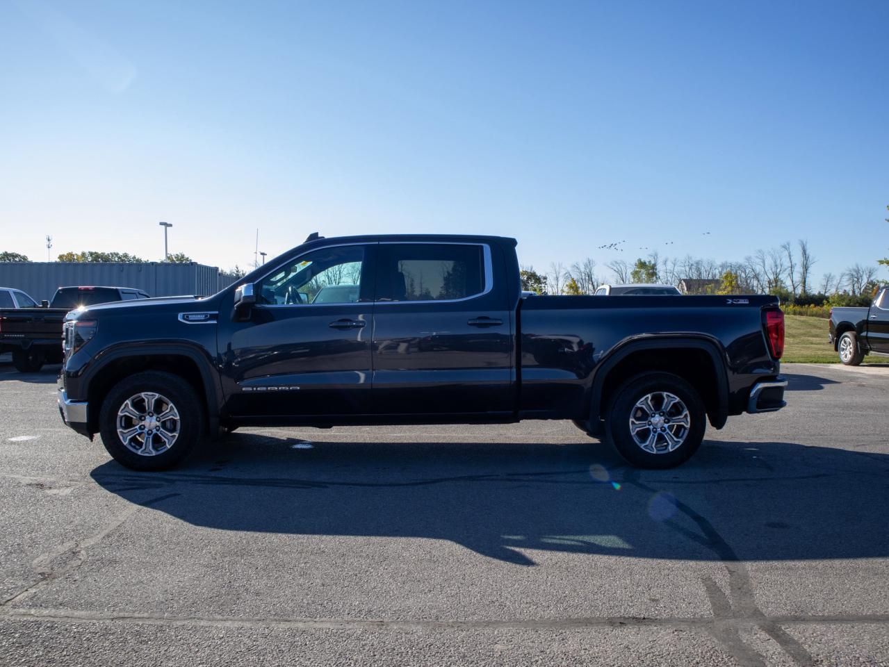 2023 GMC Sierra 1500 4WD Crew Cab 157  SLE Photo4