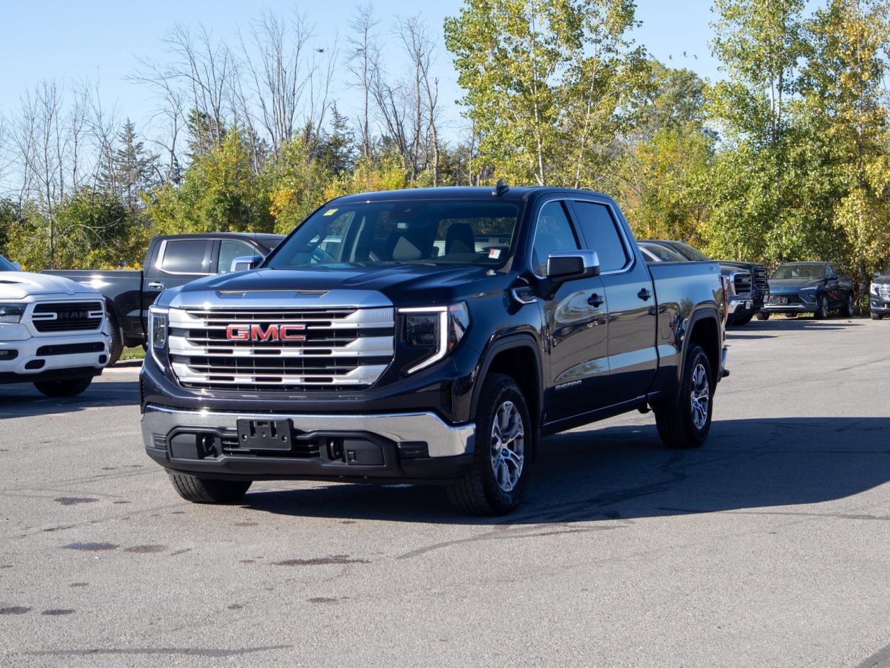 2023 GMC Sierra 1500 4WD Crew Cab 157  SLE Photo