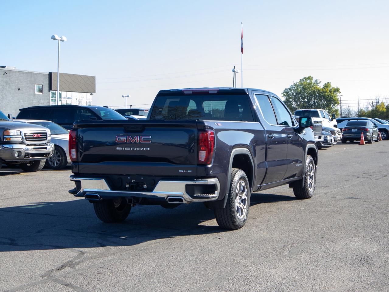 2023 GMC Sierra 1500 4WD Crew Cab 157  SLE Photo