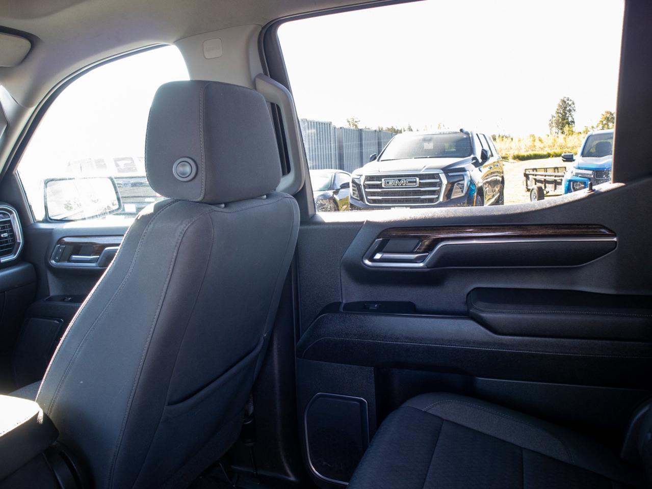 2023 GMC Sierra 1500 4WD Crew Cab 157  SLE Photo