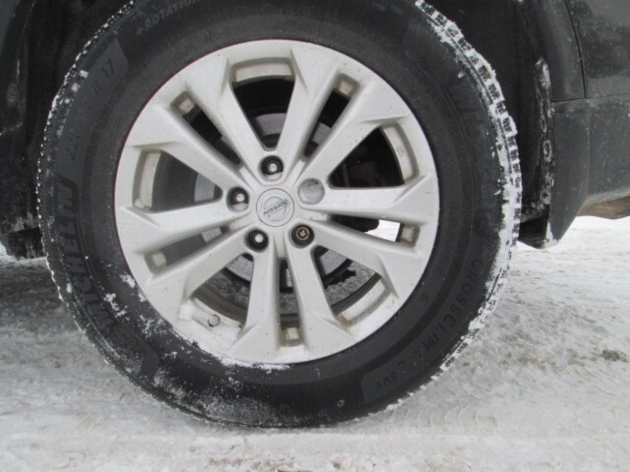 2015 Nissan Rogue AWD 4dr SV, Sunroof, Back Up Camera Photo