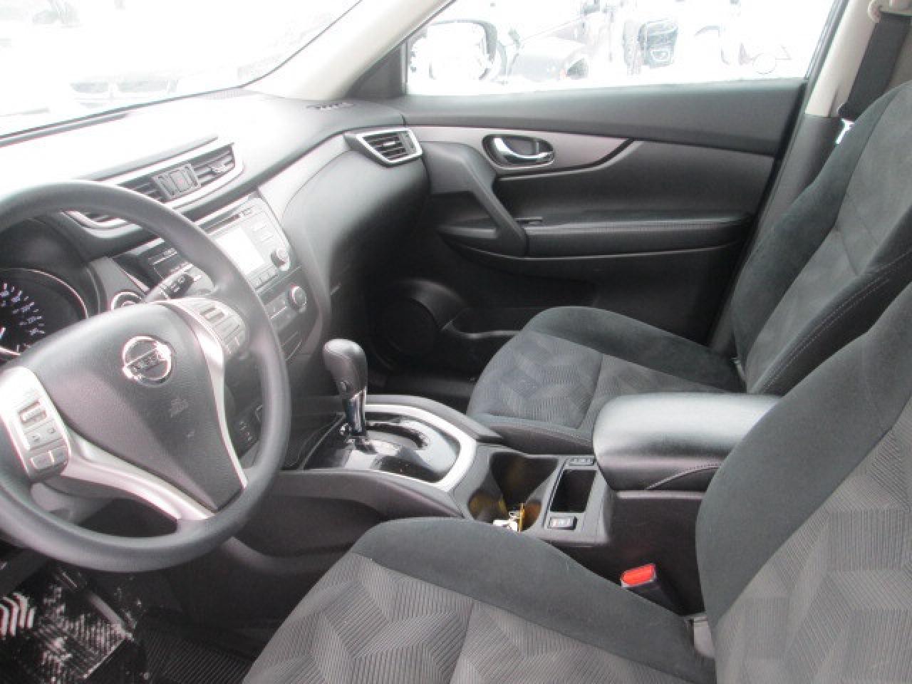 2015 Nissan Rogue AWD 4dr SV, Sunroof, Back Up Camera Photo4