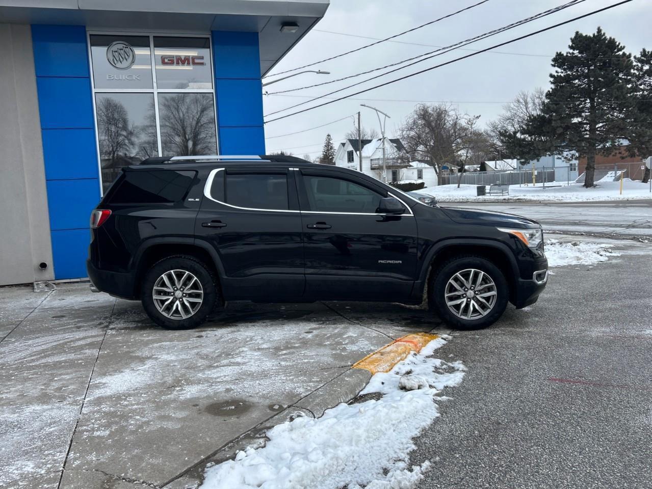 2017 GMC Acadia SLE-2 Amazing Condition - local trade! Photo