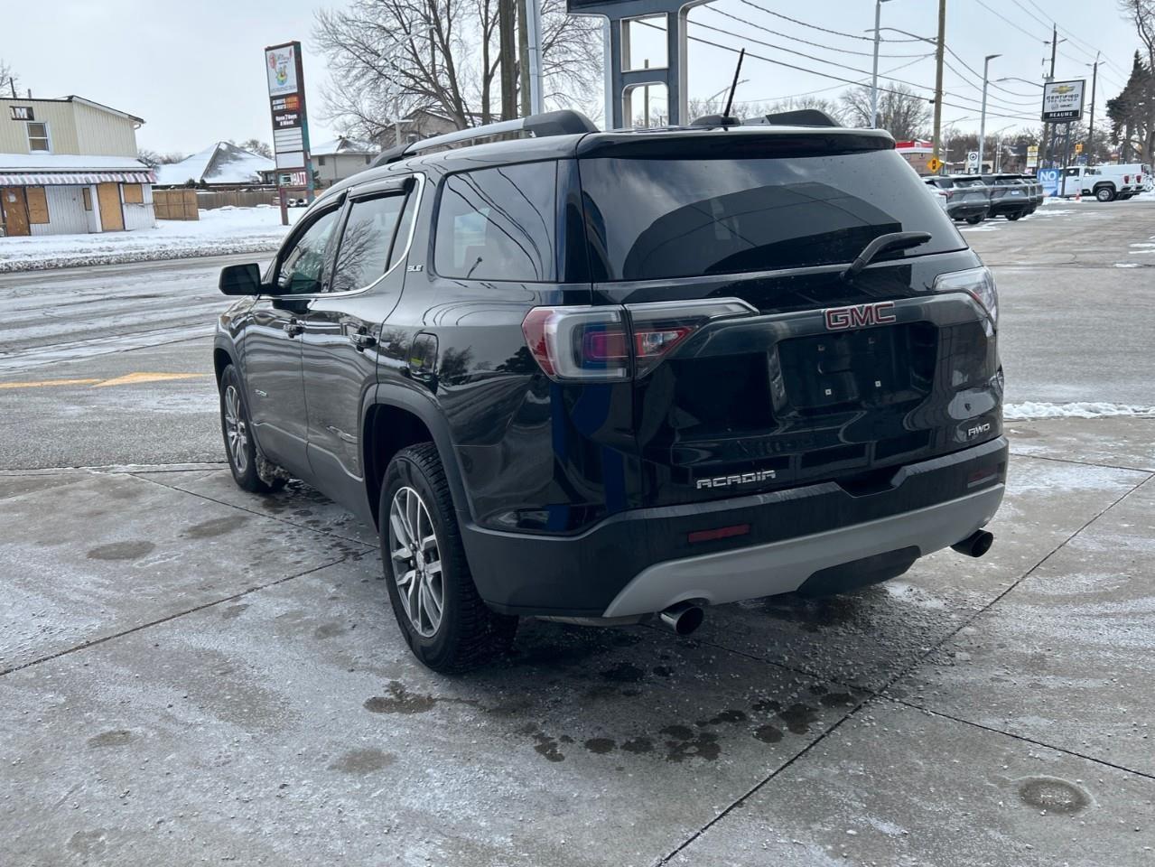 2017 GMC Acadia SLE-2 Amazing Condition - local trade! Photo