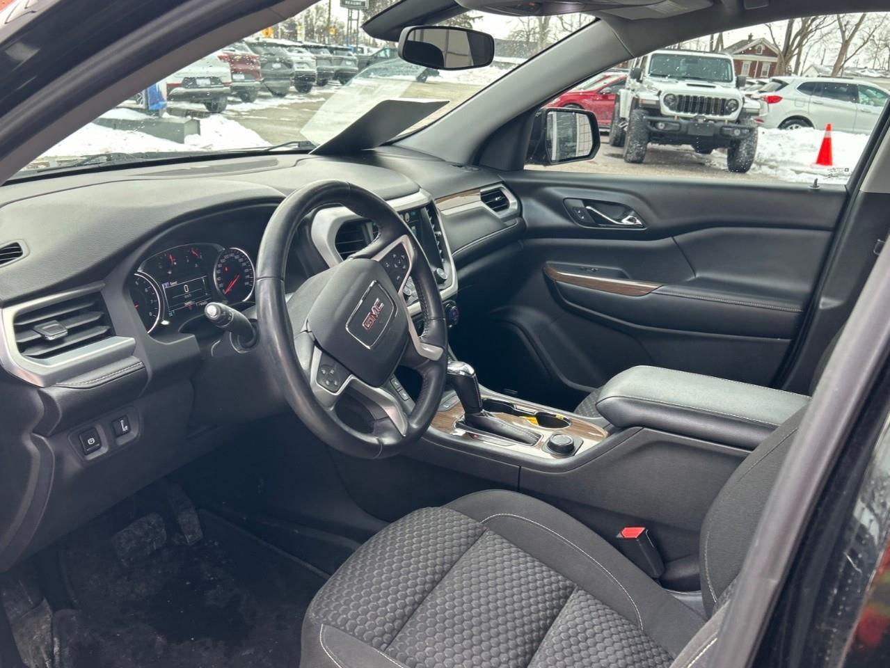 2017 GMC Acadia SLE-2 Amazing Condition - local trade! Photo