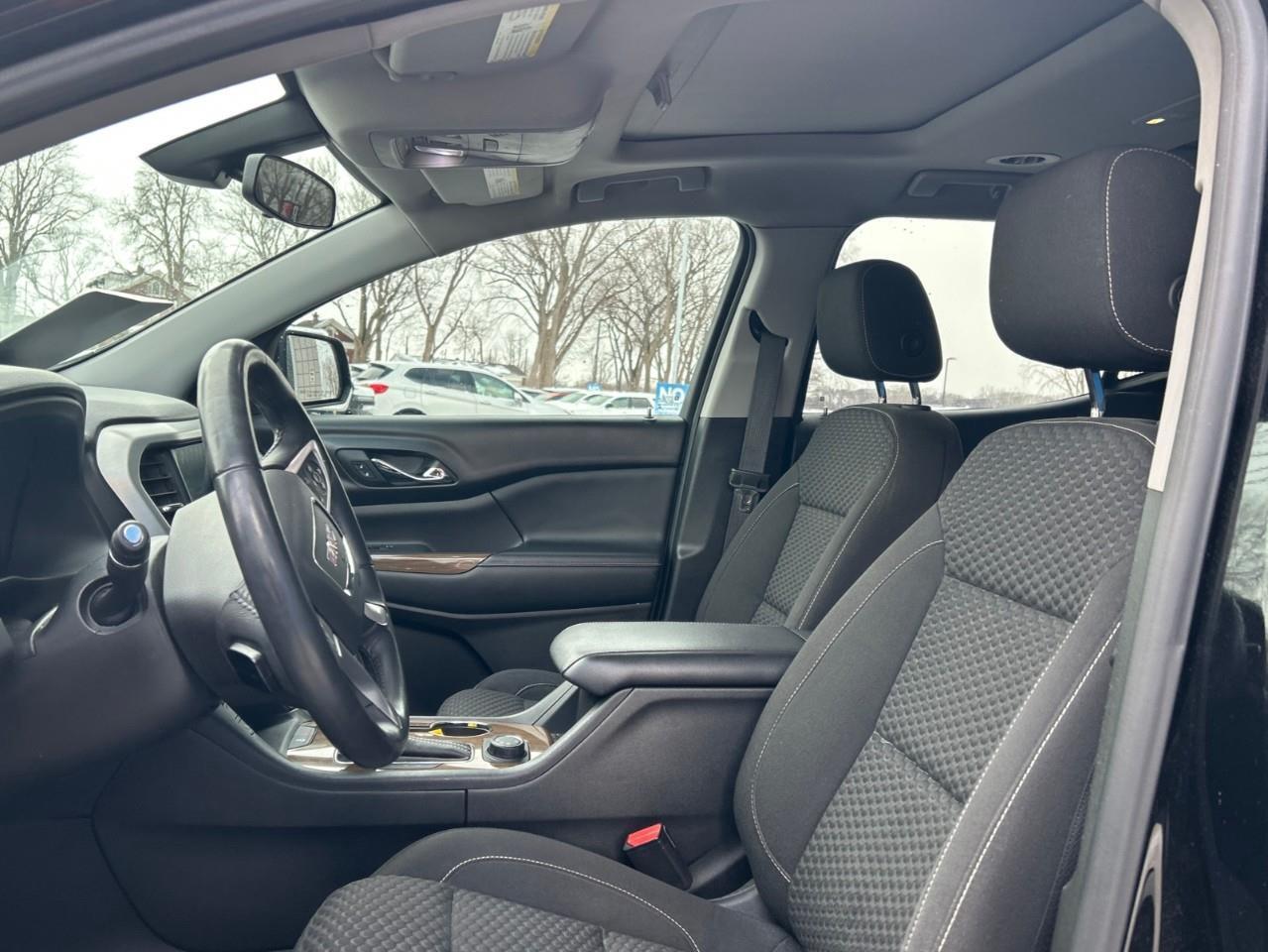 2017 GMC Acadia SLE-2 Amazing Condition - local trade! Photo