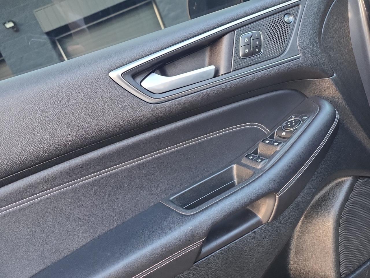 2023 Ford Edge Titanium AWD * 12 SCREEN / PANORAMIC ROOF / B&O SO Photo