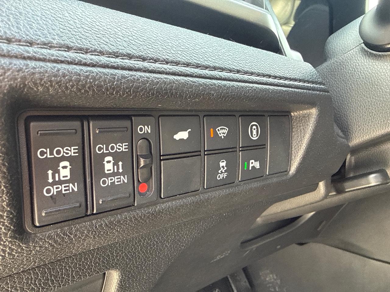 2022 Honda Odyssey EX-L RES Passenger Van Photo