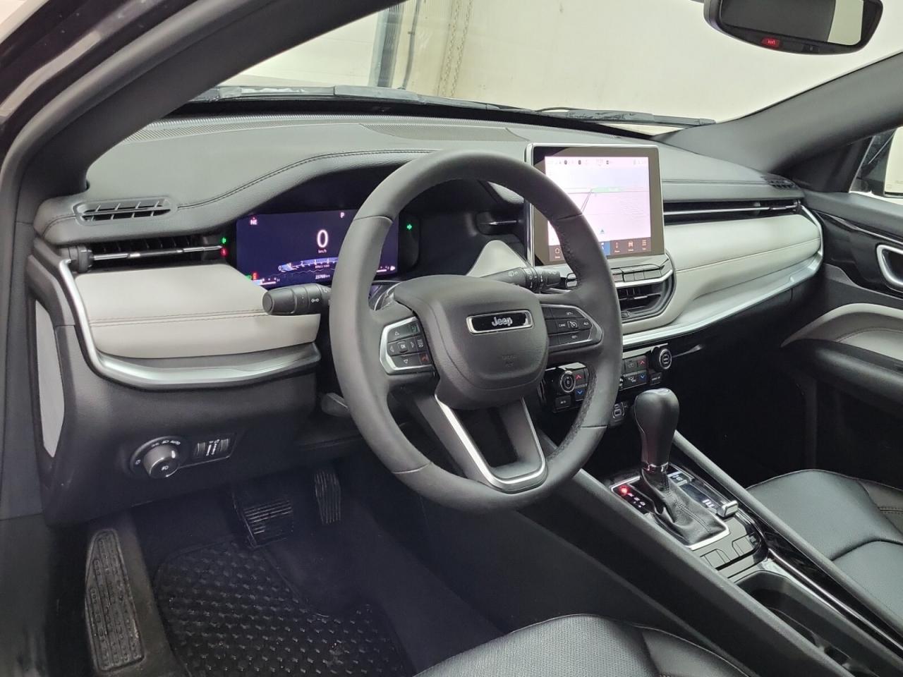 2024 Jeep Compass Limited   HEATED/VENTED LEATHER   LANE KEEP   BLIN Photo