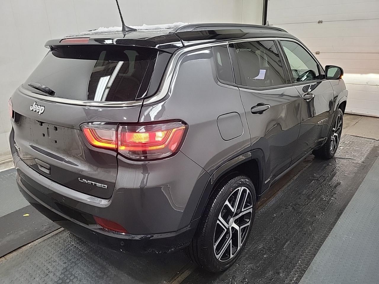 2024 Jeep Compass Limited   HEATED/VENTED LEATHER   LANE KEEP   BLIN Photo