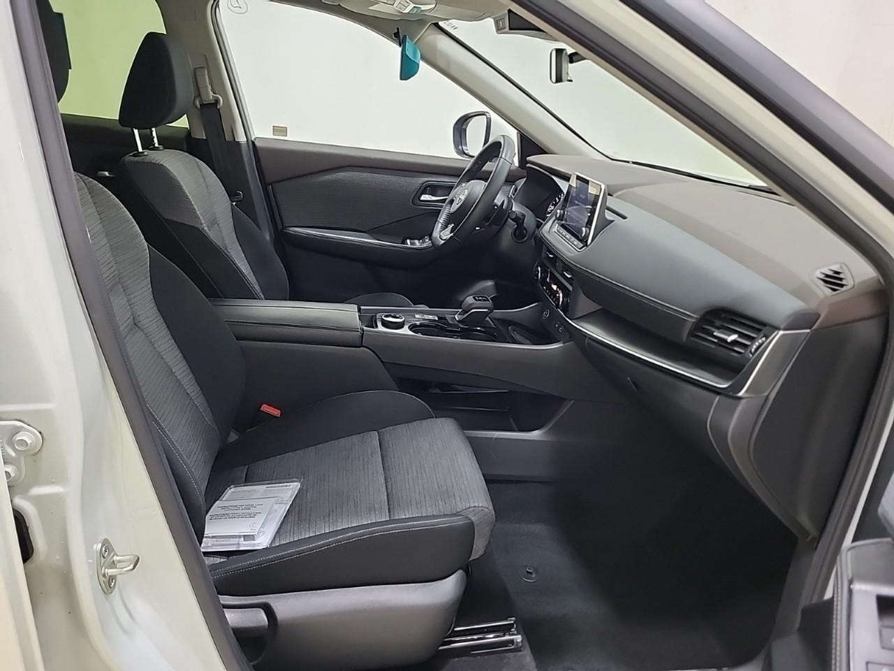 2023 Nissan Rogue SV Moonroof 4dr All-Wheel Drive Sport Utility Photo