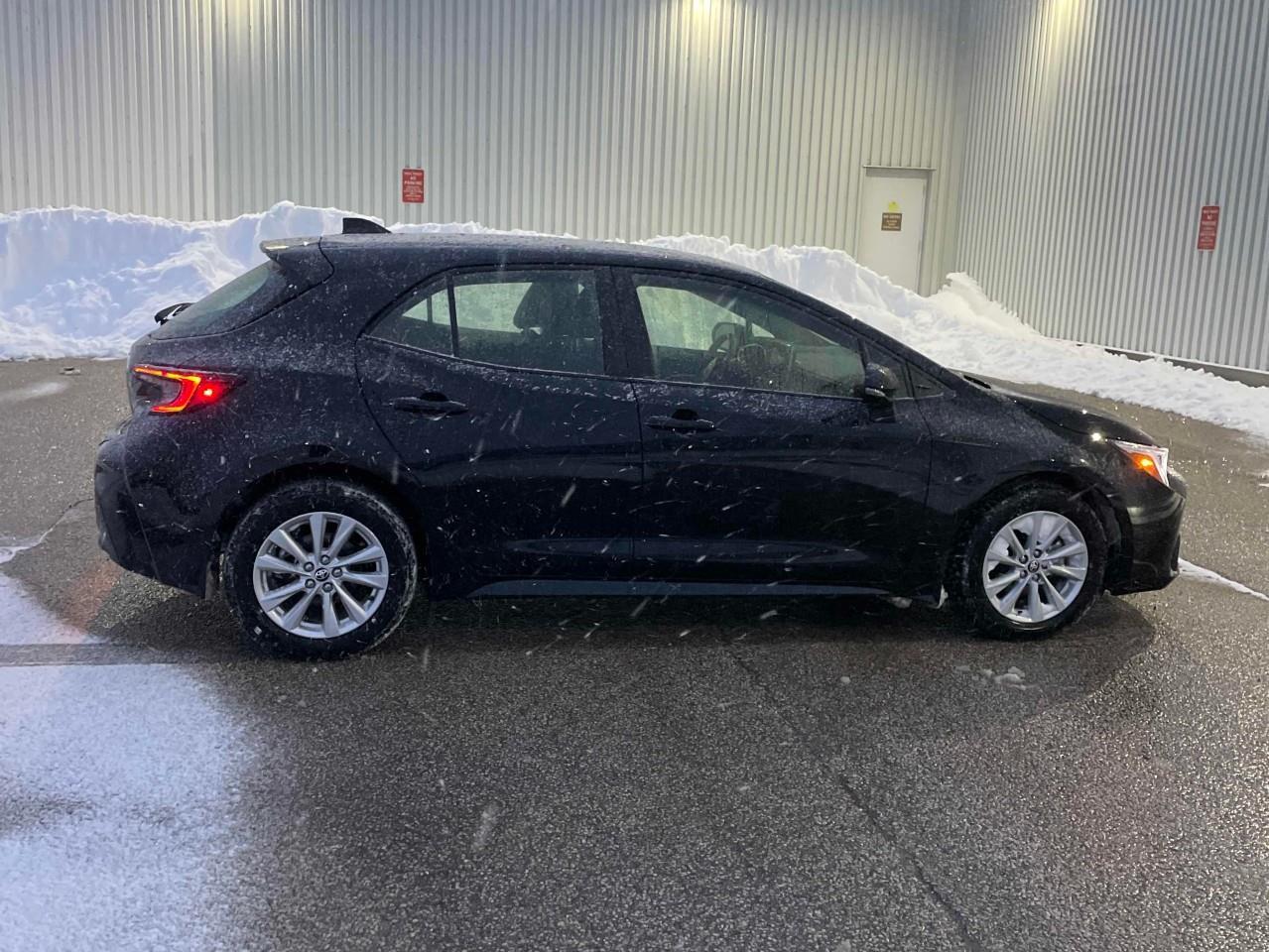 2025 Toyota Corolla Hatchback Base 5dr Photo4