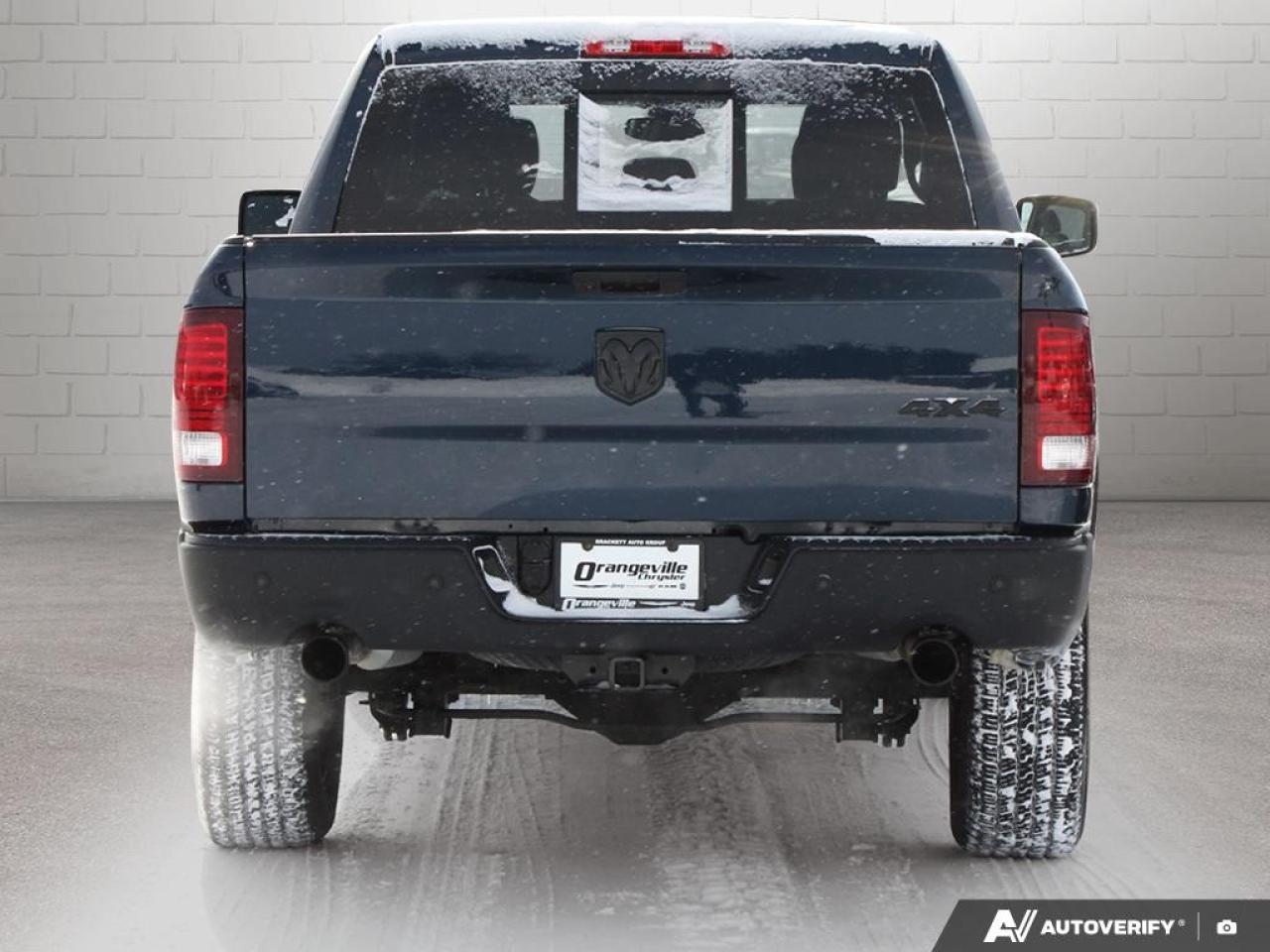 2023 RAM 1500 Classic WARLOCK 4X4 CREW CAB 5'7" BOX Photo4