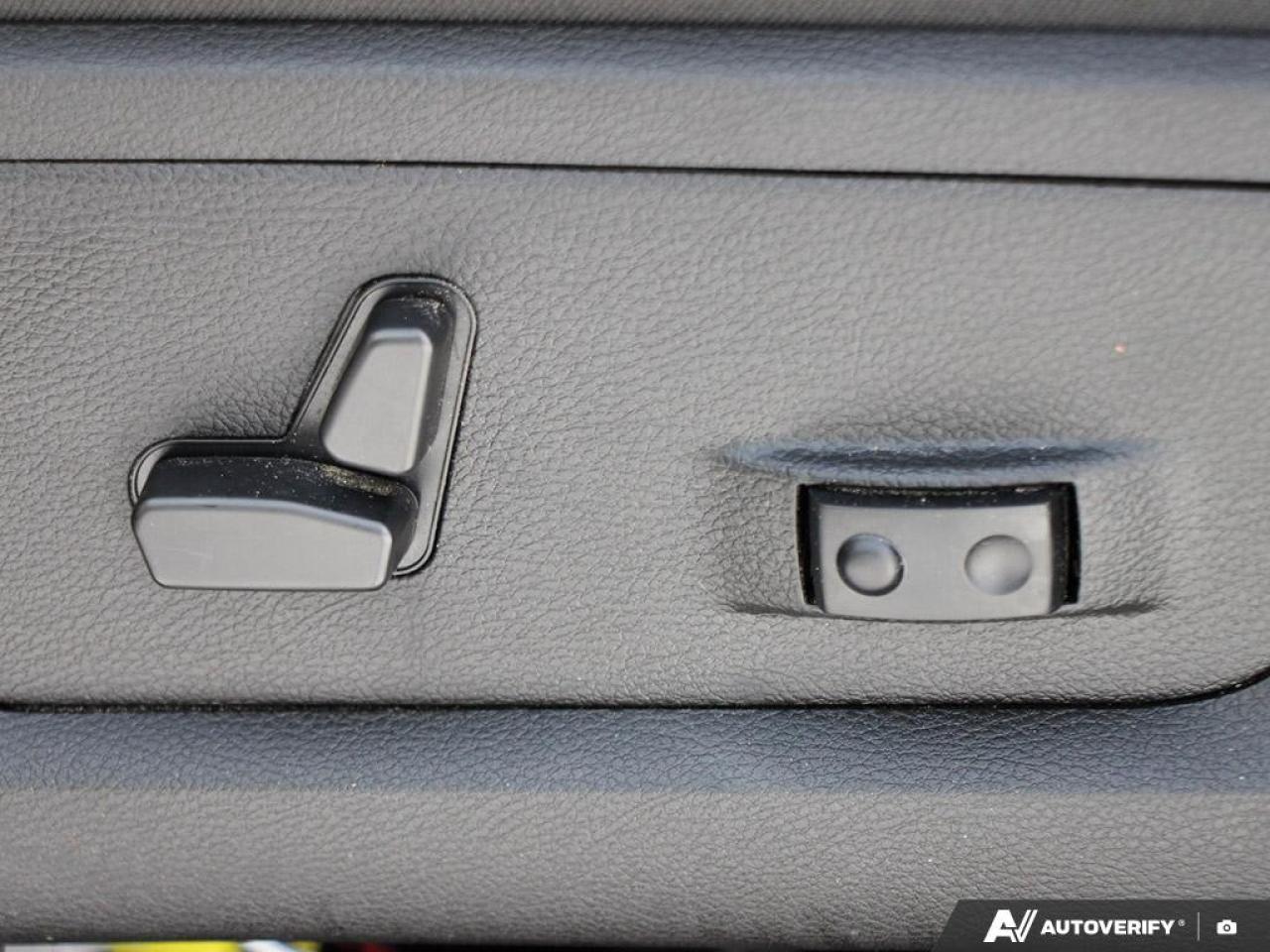 2023 RAM 1500 Classic WARLOCK 4X4 CREW CAB 5'7" BOX Photo