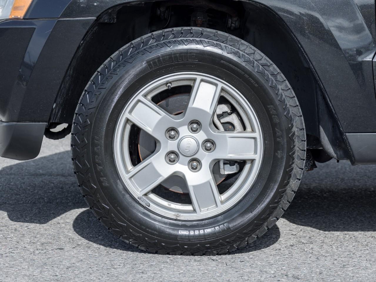 2005 Jeep Grand Cherokee Laredo 4dr 4x4 Photo3