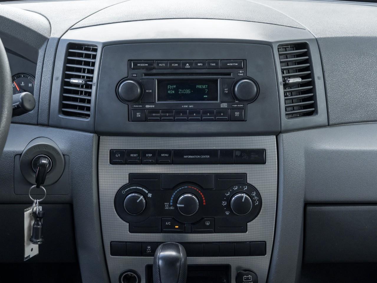 2005 Jeep Grand Cherokee Laredo 4dr 4x4 Photo