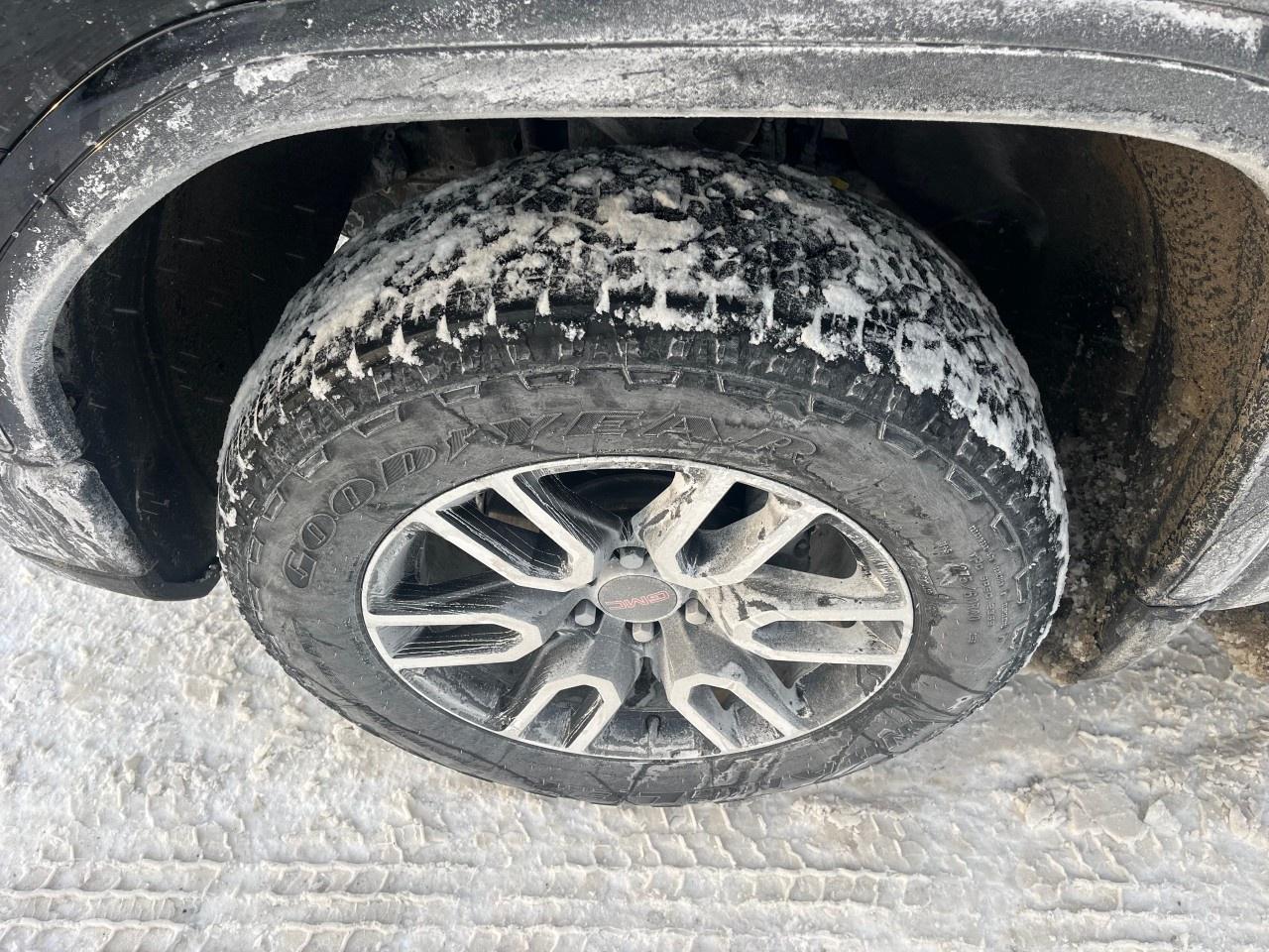 2025 GMC Sierra 1500 Crew Cab Short Box 4-Wheel Drive AT4 Photo2