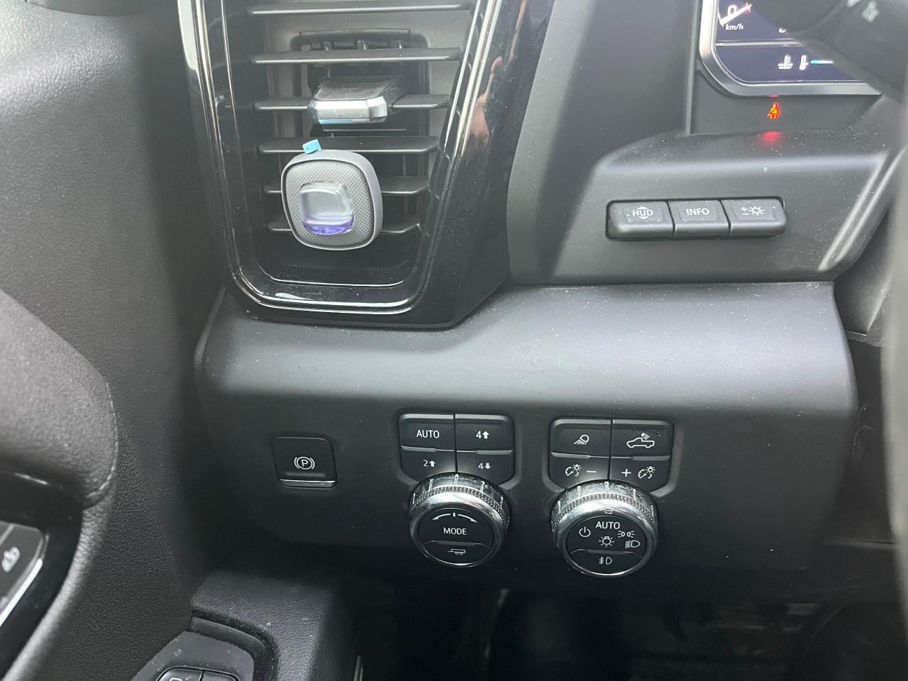 2025 GMC Sierra 1500 Crew Cab Short Box 4-Wheel Drive AT4 Photo