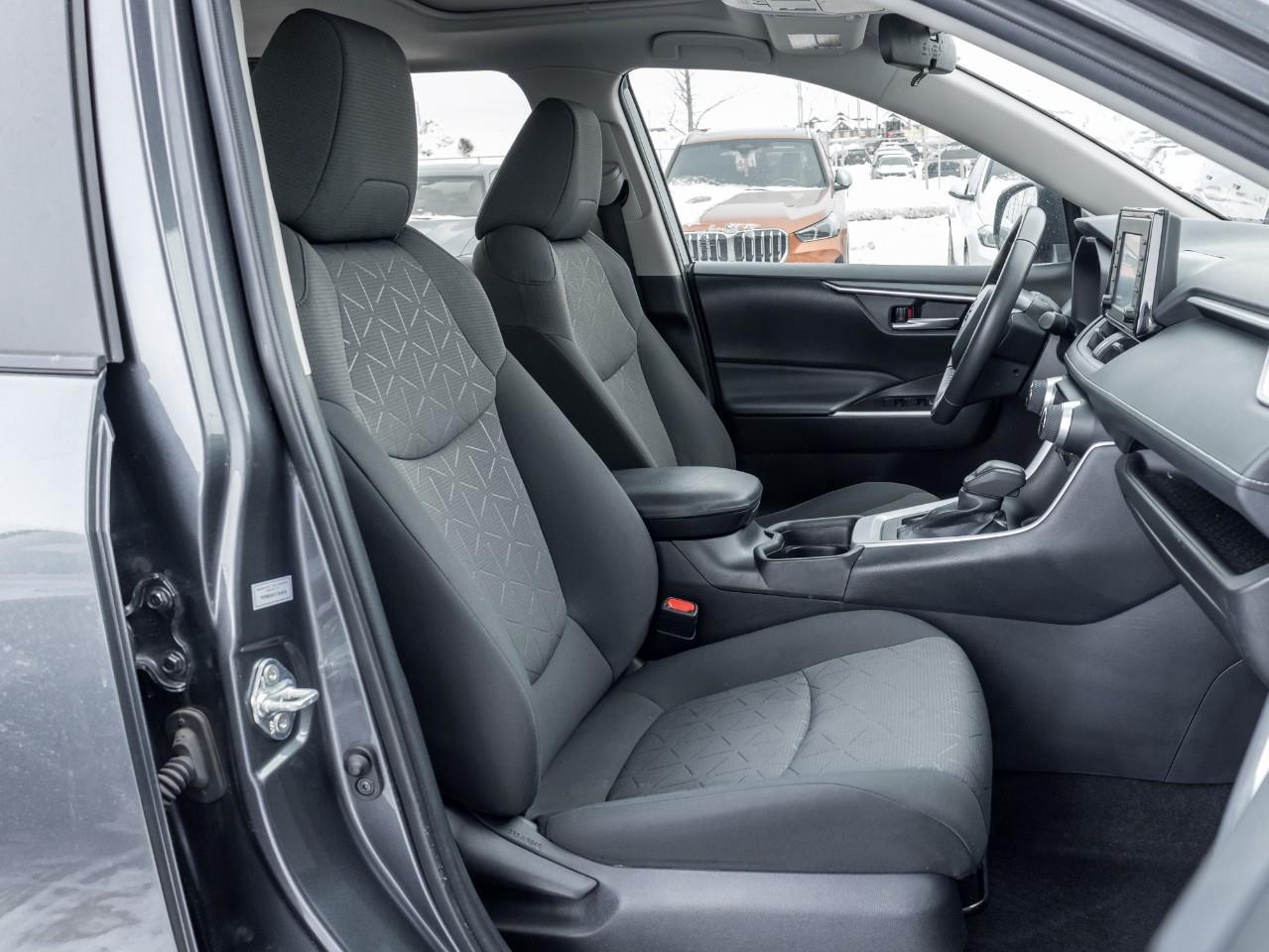 2021 Toyota RAV4 XLE 4dr All-wheel Drive Photo