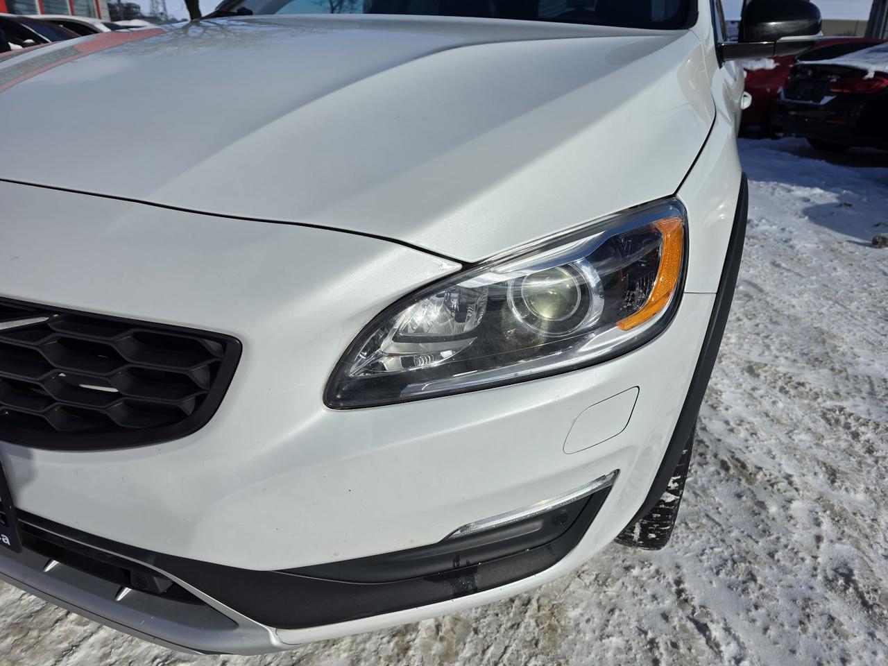 2018 Volvo V60 Cross Country T5 AWD Premier Photo