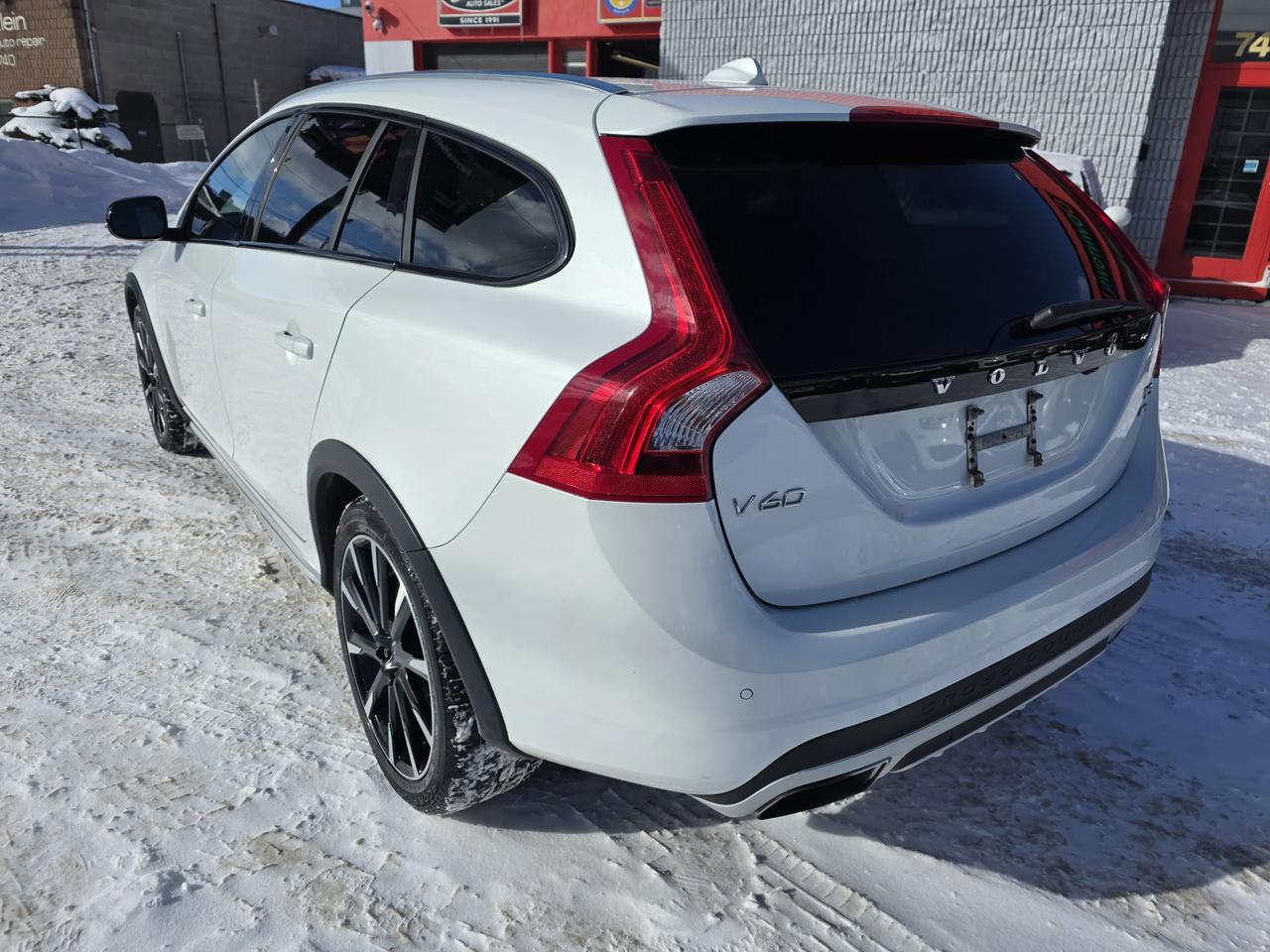 2018 Volvo V60 Cross Country T5 AWD Premier Photo