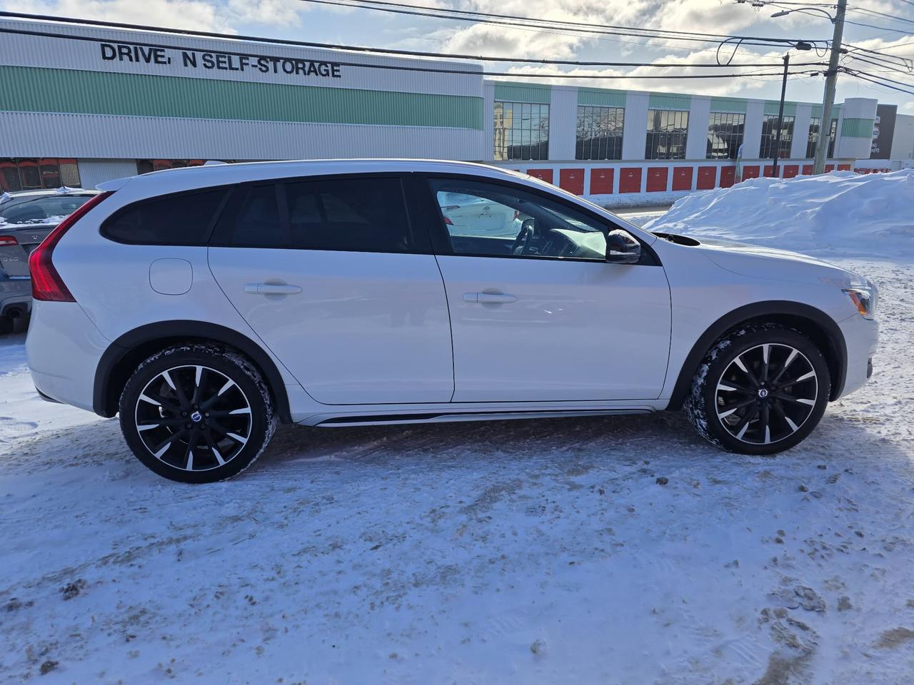 2018 Volvo V60 Cross Country T5 AWD Premier Photo