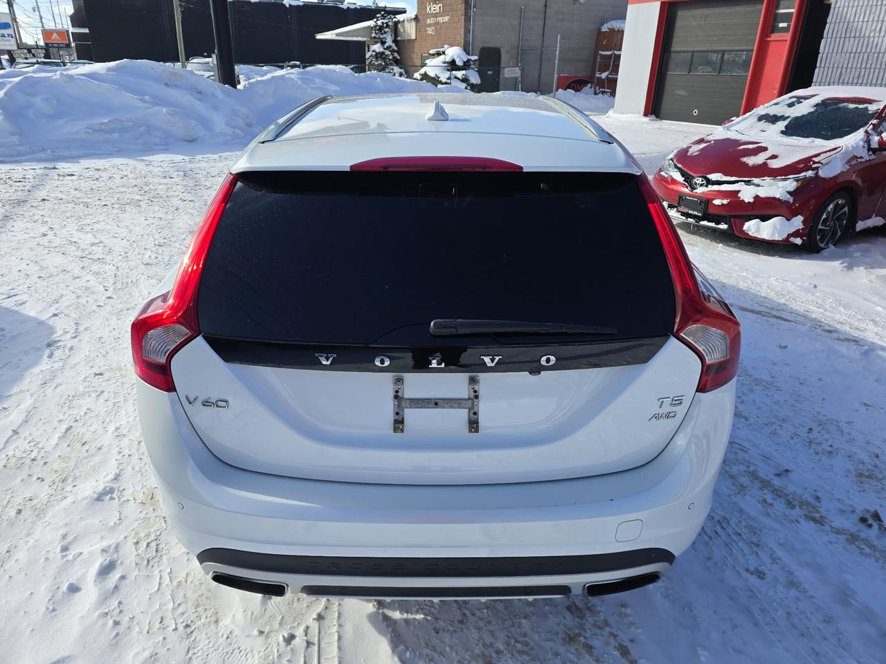 2018 Volvo V60 Cross Country T5 AWD Premier Photo4