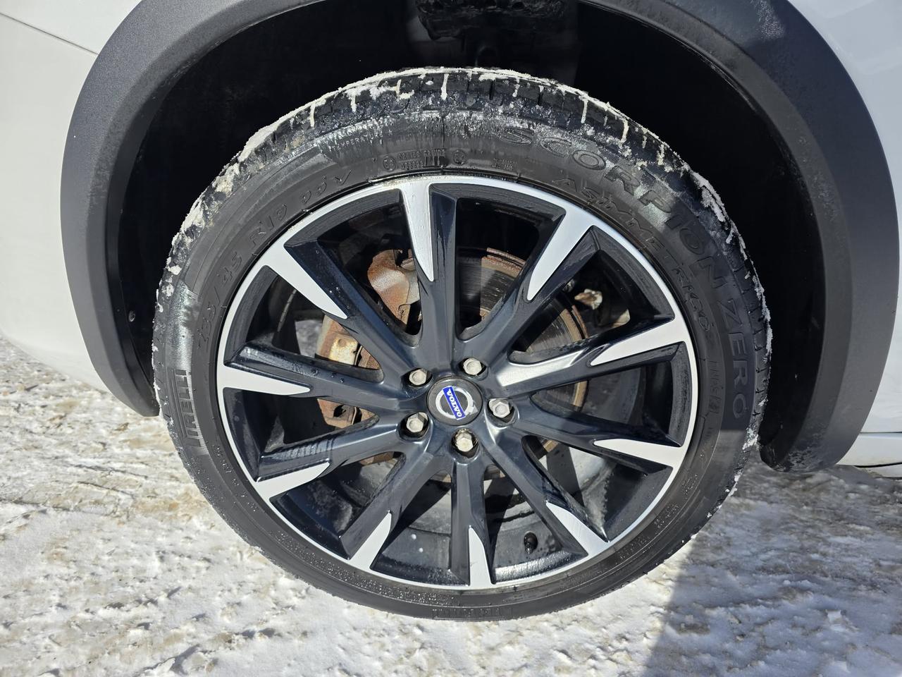 2018 Volvo V60 Cross Country T5 AWD Premier Photo