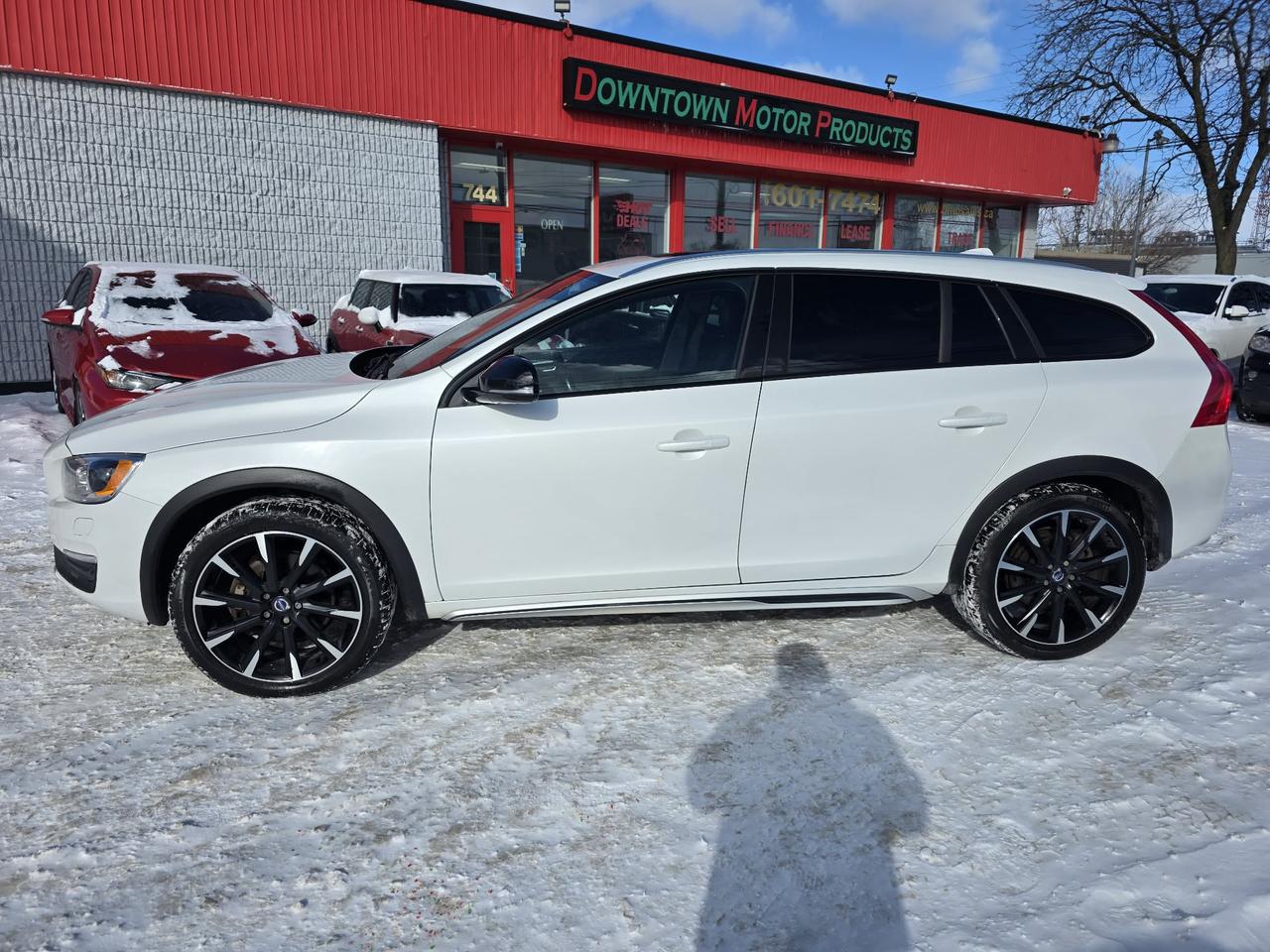 2018 Volvo V60 Cross Country T5 AWD Premier Photo2