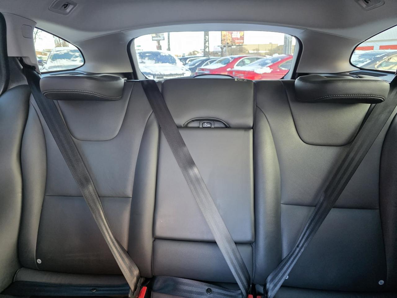 2018 Volvo V60 Cross Country T5 AWD Premier Photo