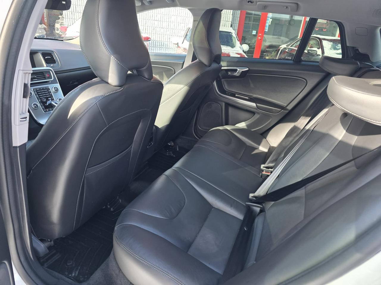 2018 Volvo V60 Cross Country T5 AWD Premier Photo
