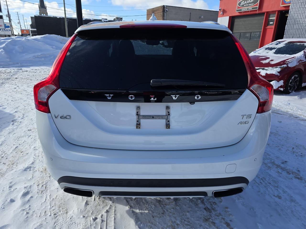 2018 Volvo V60 Cross Country T5 AWD Premier Photo