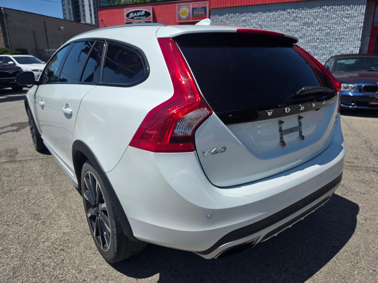 2018 Volvo V60 Cross Country T5 AWD Premier Photo