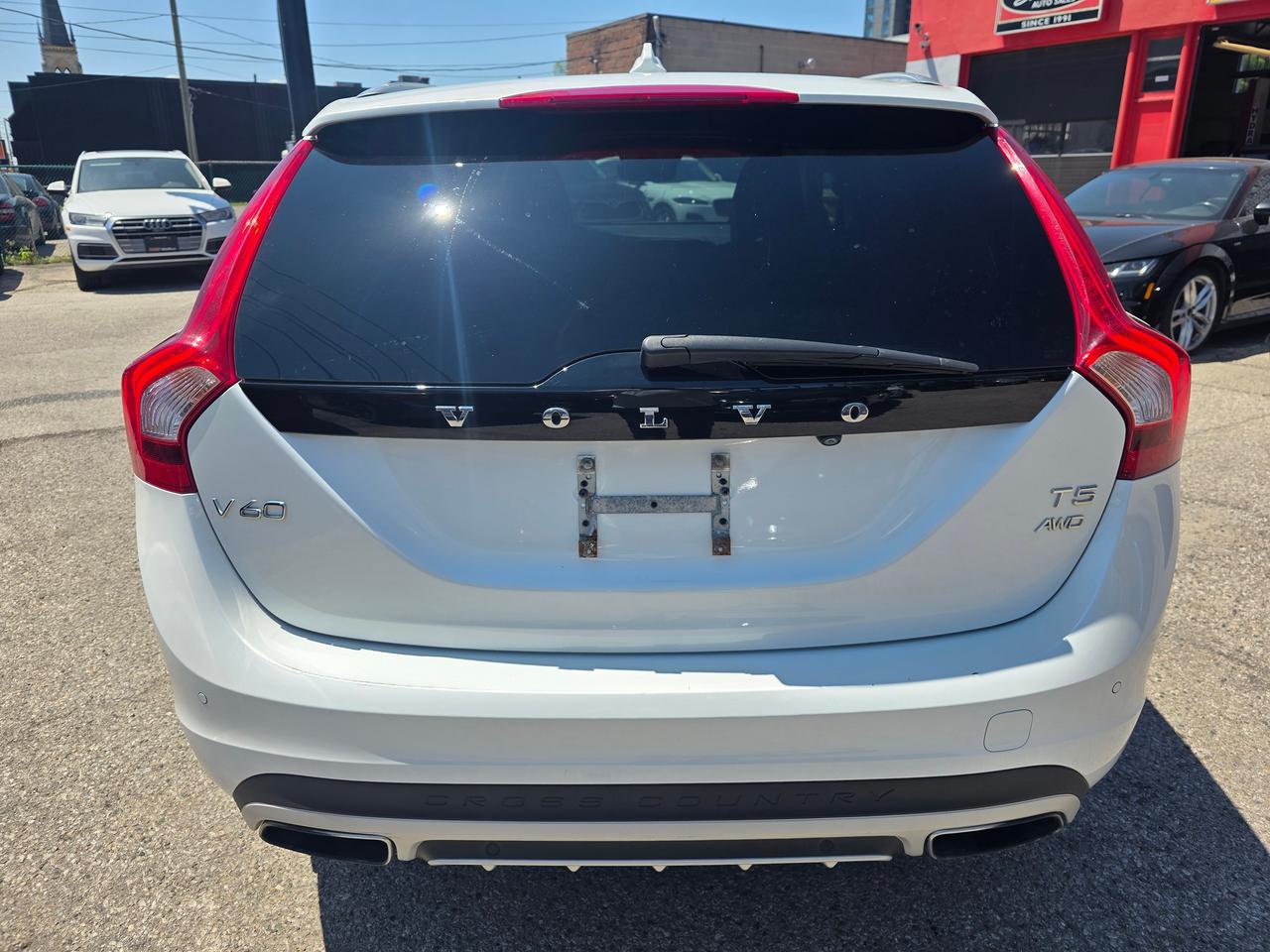 2018 Volvo V60 Cross Country T5 AWD Premier Photo4