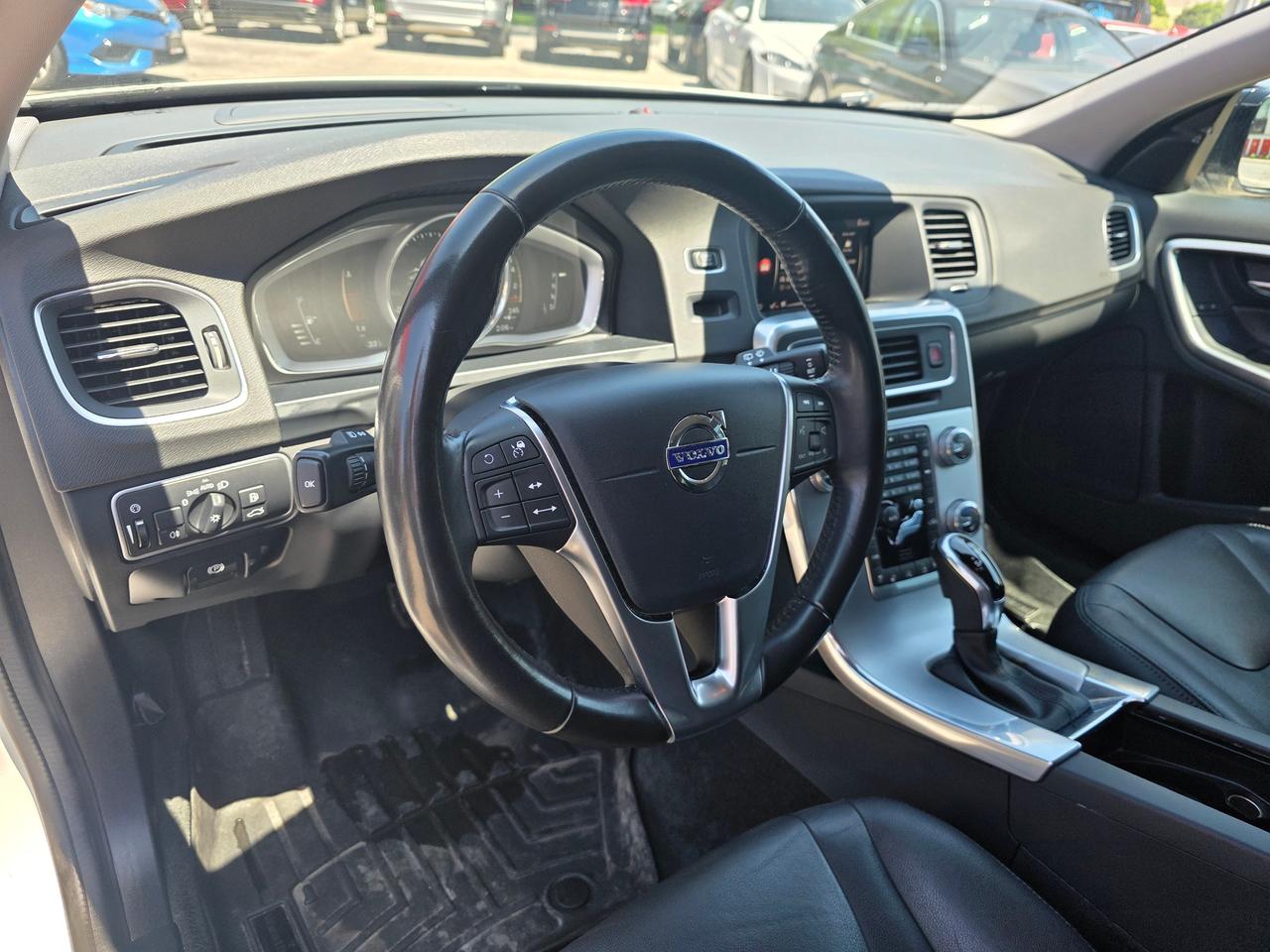 2018 Volvo V60 Cross Country T5 AWD Premier Photo