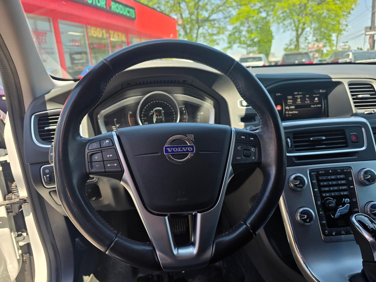 2018 Volvo V60 Cross Country T5 AWD Premier Photo