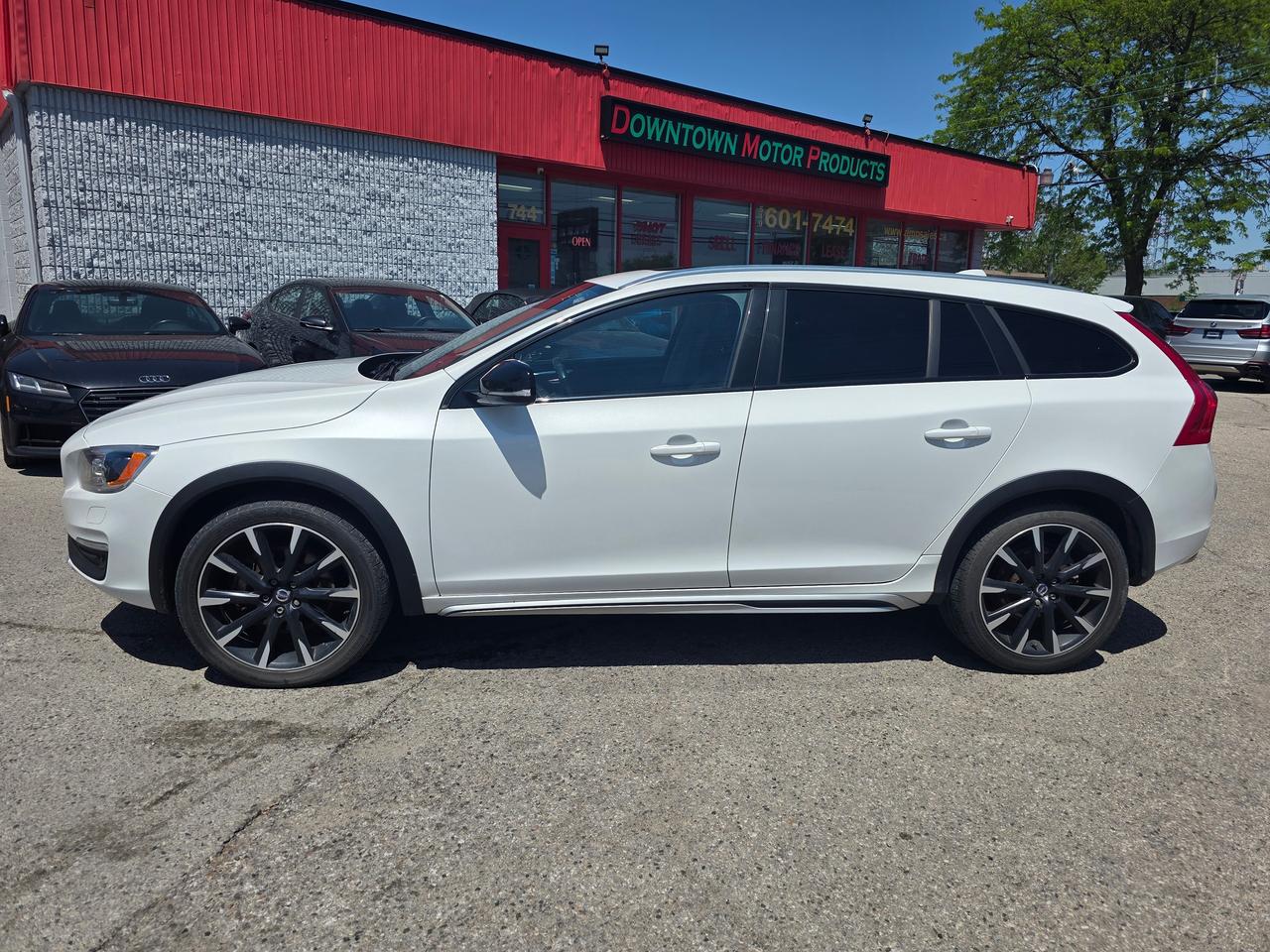 2018 Volvo V60 Cross Country T5 AWD Premier Photo2