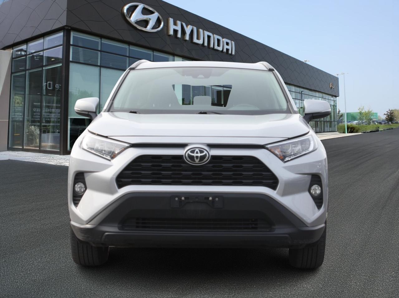 2020 Toyota RAV4 XLE  AWD/ Heated Seats / Blind Spot / Camera Photo
