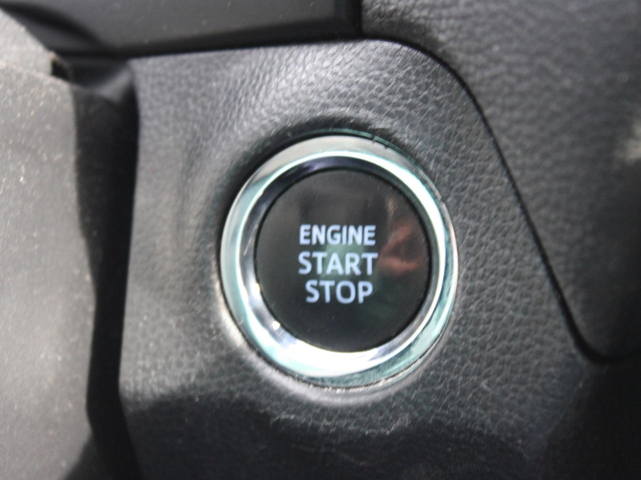 2020 Toyota RAV4 XLE  AWD/ Heated Seats / Blind Spot / Camera Photo