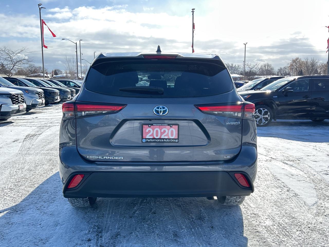 2020 Toyota Highlander Hybrid LE  CarPlay Power tailgate H.Seats 8 Pass Photo3