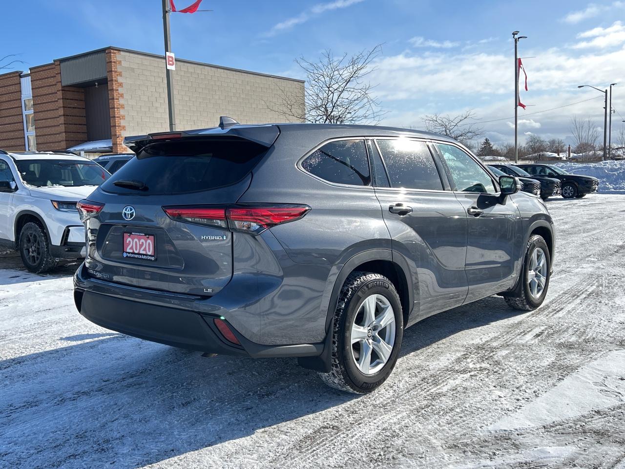 2020 Toyota Highlander Hybrid LE  CarPlay Power tailgate H.Seats 8 Pass Photo4