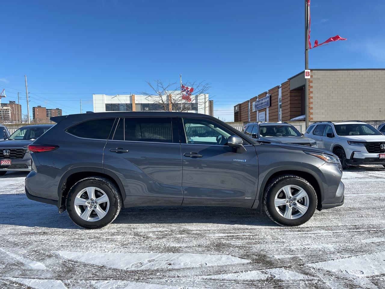 2020 Toyota Highlander Hybrid LE  CarPlay Power tailgate H.Seats 8 Pass Photo