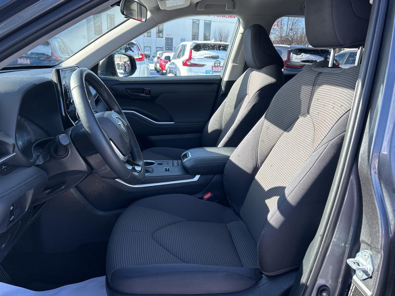 2020 Toyota Highlander Hybrid LE  CarPlay Power tailgate H.Seats 8 Pass Photo