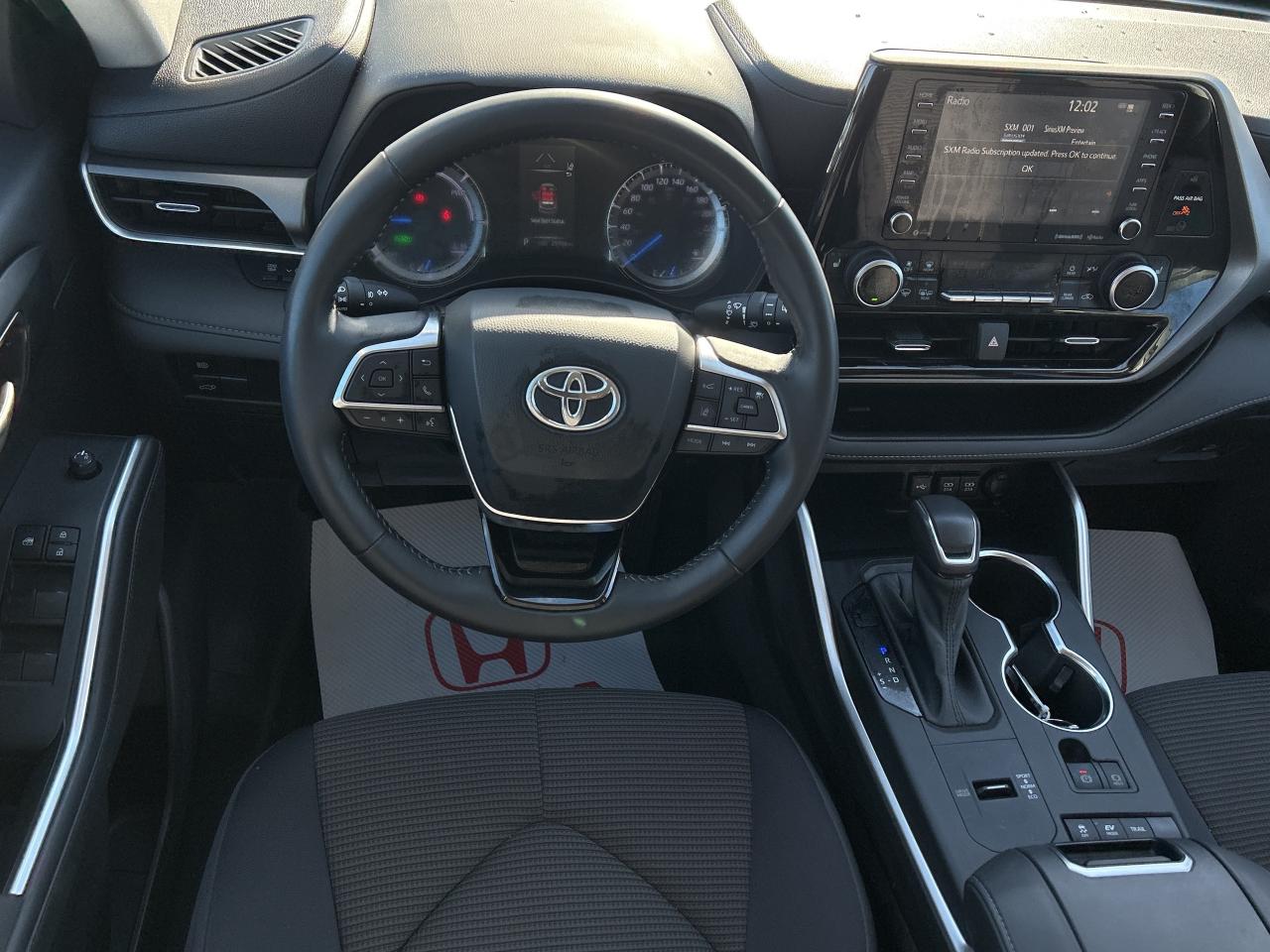 2020 Toyota Highlander Hybrid LE  CarPlay Power tailgate H.Seats 8 Pass Photo