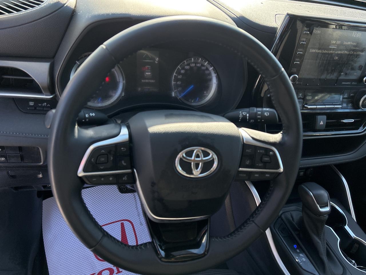 2020 Toyota Highlander Hybrid LE  CarPlay Power tailgate H.Seats 8 Pass Photo