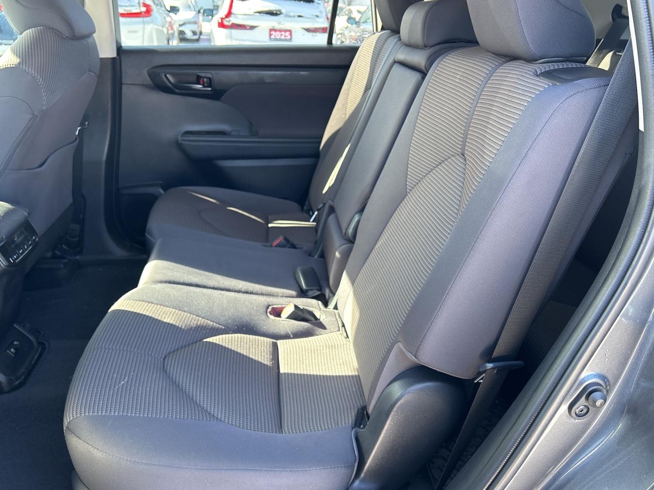 2020 Toyota Highlander Hybrid LE  CarPlay Power tailgate H.Seats 8 Pass Photo