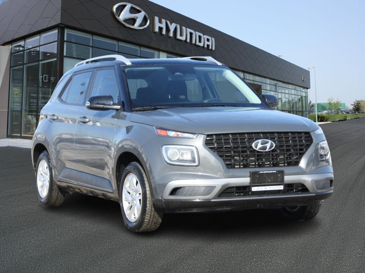 2023 Hyundai Venue Preferred IVT w-Two-Tone Photo2