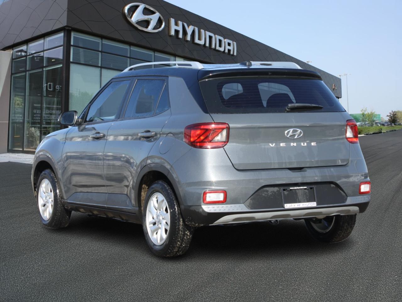 2023 Hyundai Venue Preferred IVT w-Two-Tone Photo